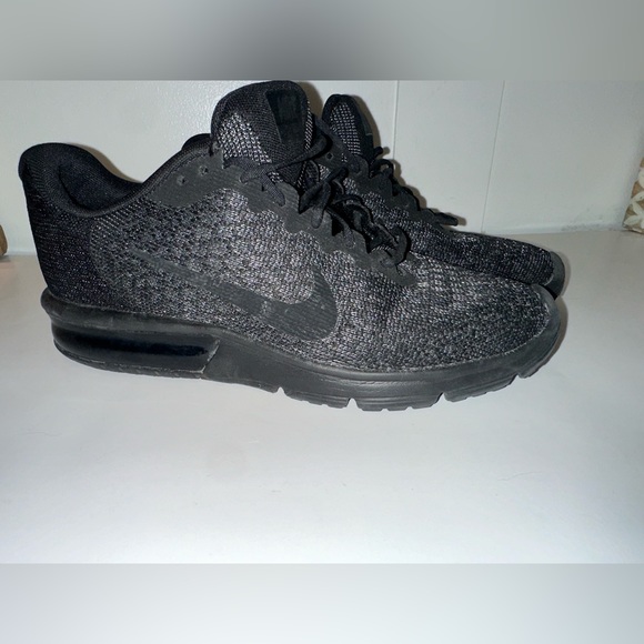 Nike women’s Airmax - size 7.5 - Picture 2 of 5